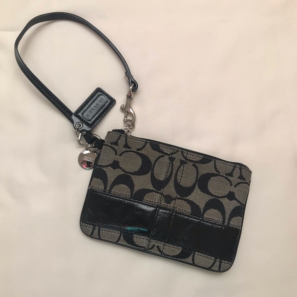 Coach Handbags - Coach Wristlet